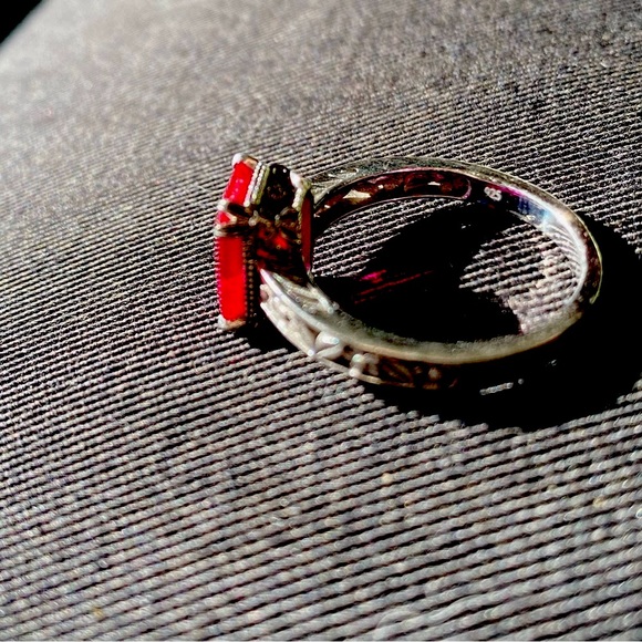 2.3 ctw, Ruby, sterling silver ring. Size 8 - Picture 6 of 8